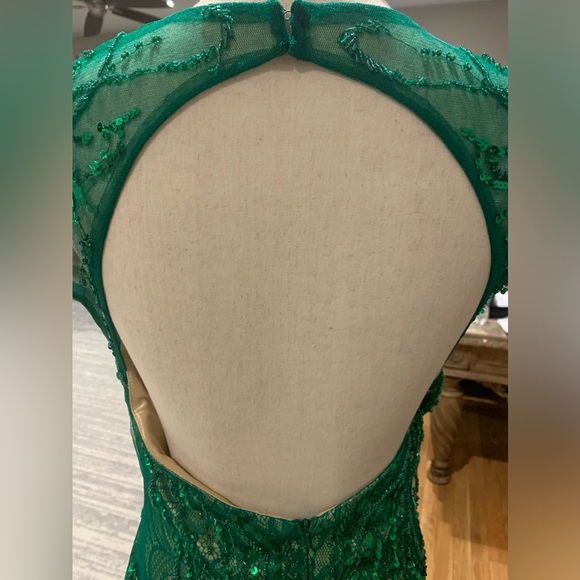 Green lace with nude underlay long evening dress. Has slight train in back - Picture 4 of 5